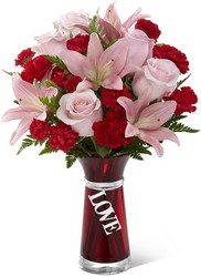 The FTD Hold My Heart Bouquet 